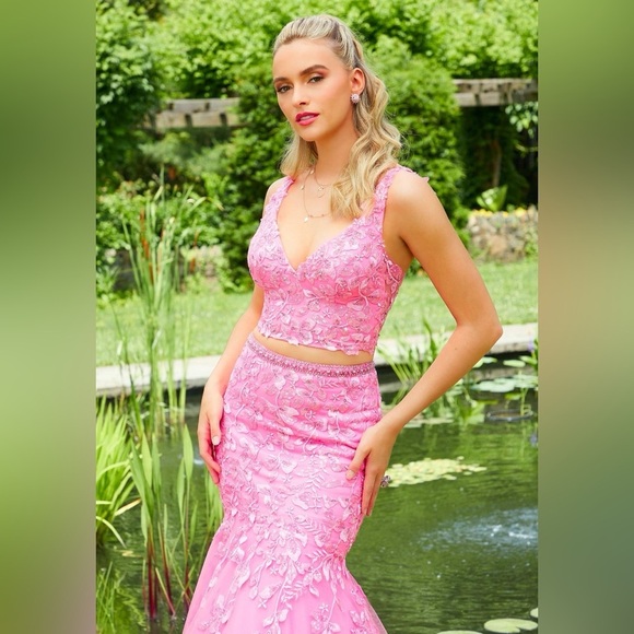 MORI LEE Bright Pink 2 Piece Floral Sparkly Lace Up Prom Gown - Picture 3 of 14